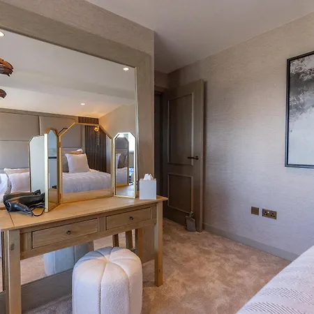 Spacious Town View In * Harrogate