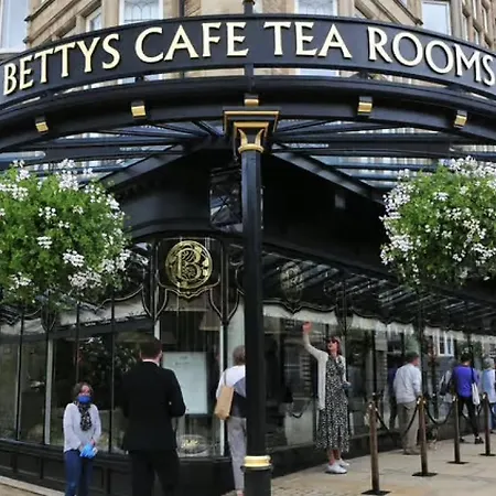 Stylish In Harrogate, Short Walk To The Convention Centre & Bettys